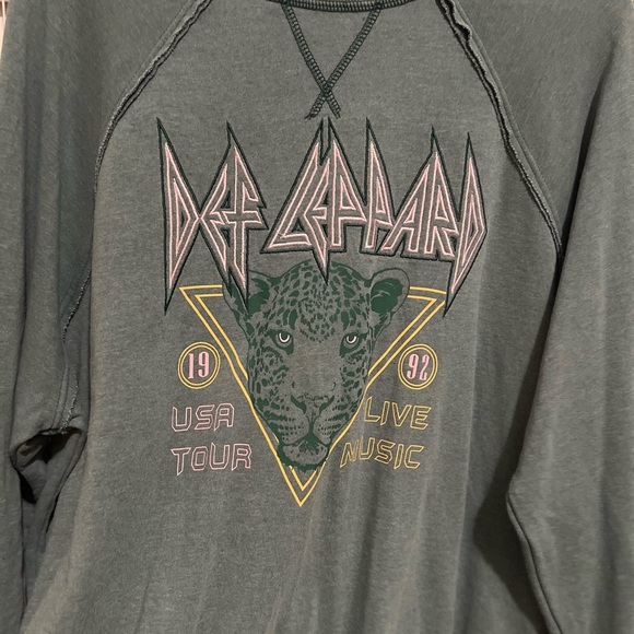 Def Leppard Sweatshirt Embroidered Front 90’s Style Distressed Women’s XL - Picture 3 of 9